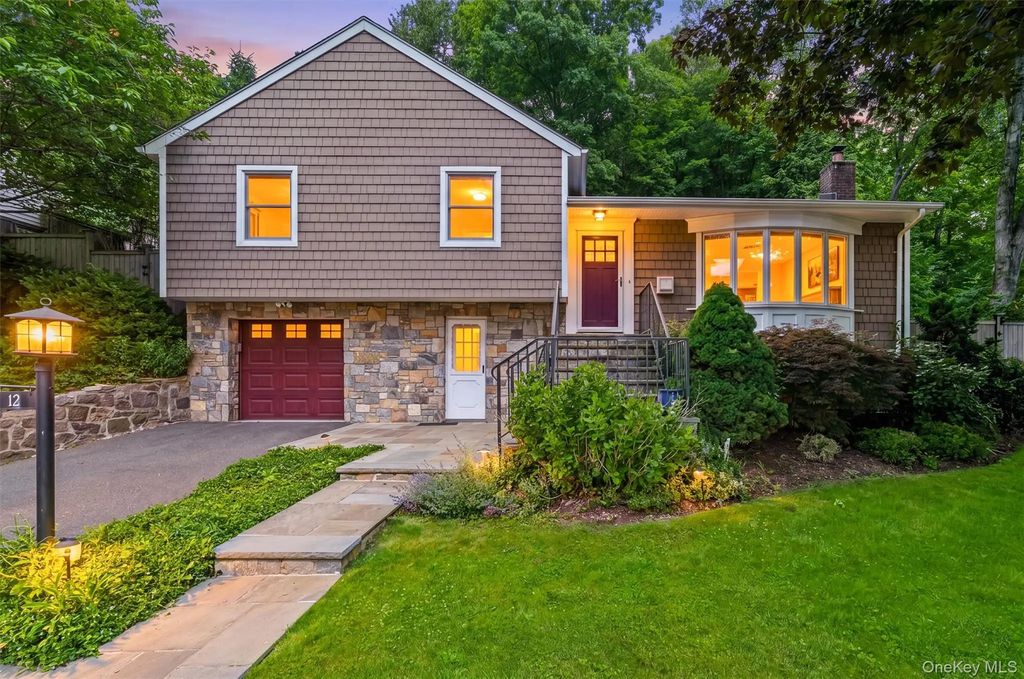 12 Overlook Road N, White Plains