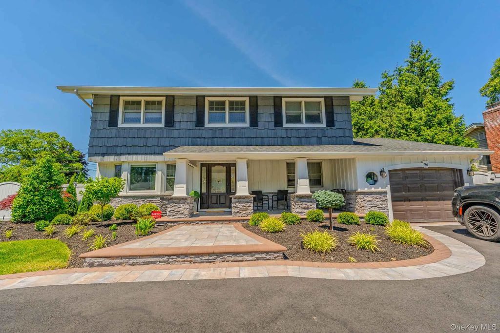 96 Eagle Lane, Hauppauge