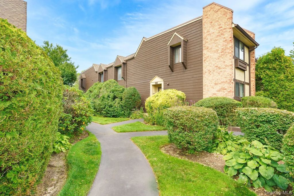 91 Southgate Circle, Massapequa Park