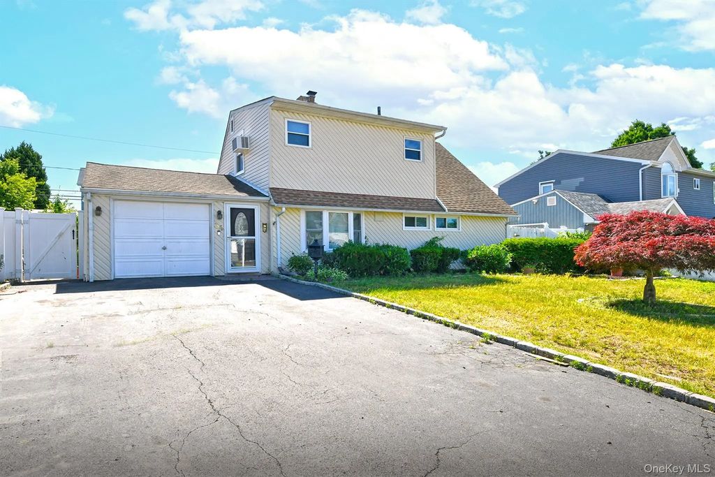 34 Prentice Road, Levittown