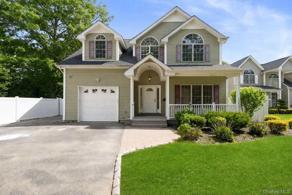 40 Muncey Road, Bay Shore