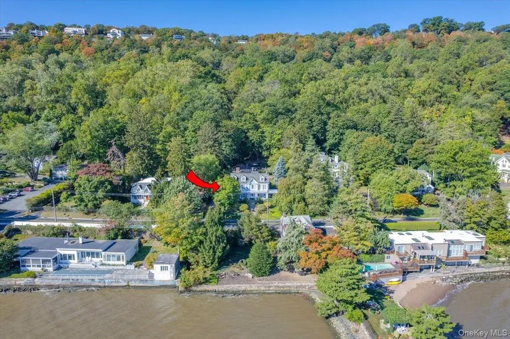 245 River Road, Nyack