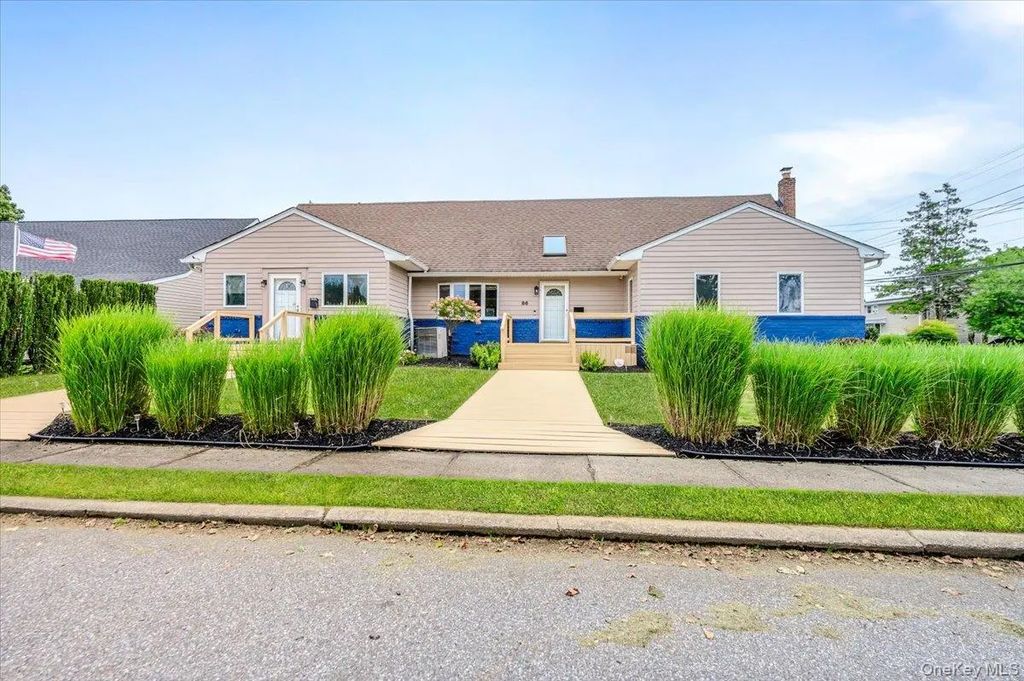 86 Edmore Lane, West Islip