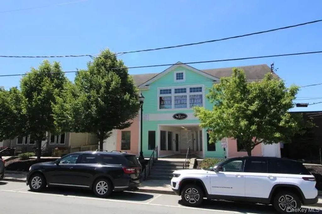 457 Broadway, Monticello