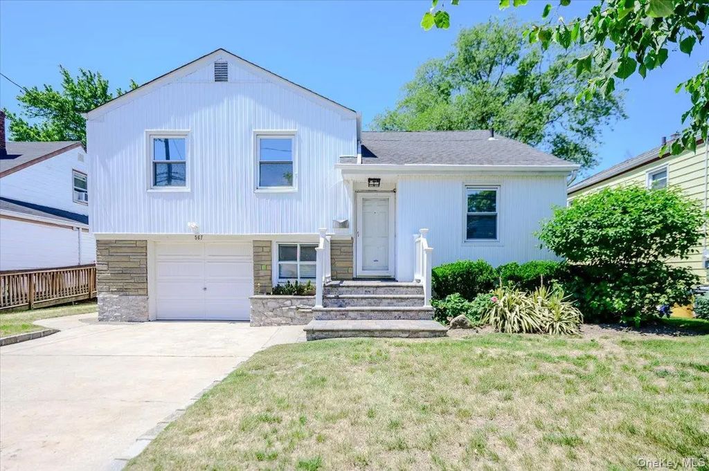 567 Oxford Road, Cedarhurst