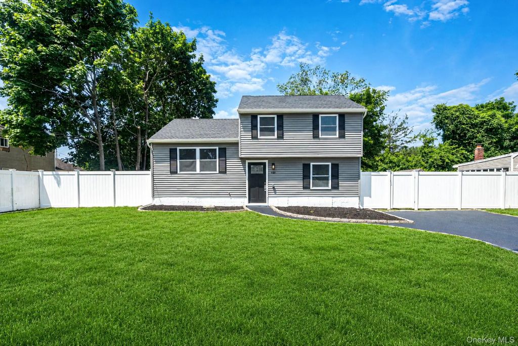 610 Americus Avenue, East Patchogue