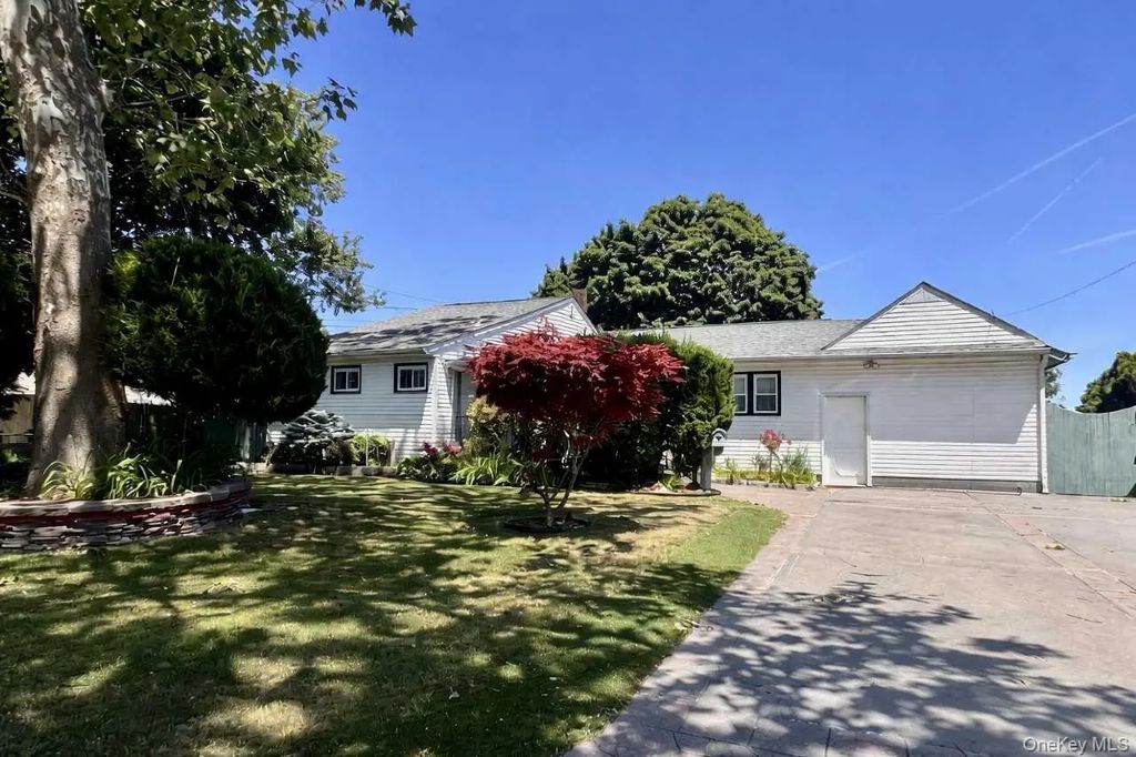 1327 Brooklyn Boulevard, Bay Shore