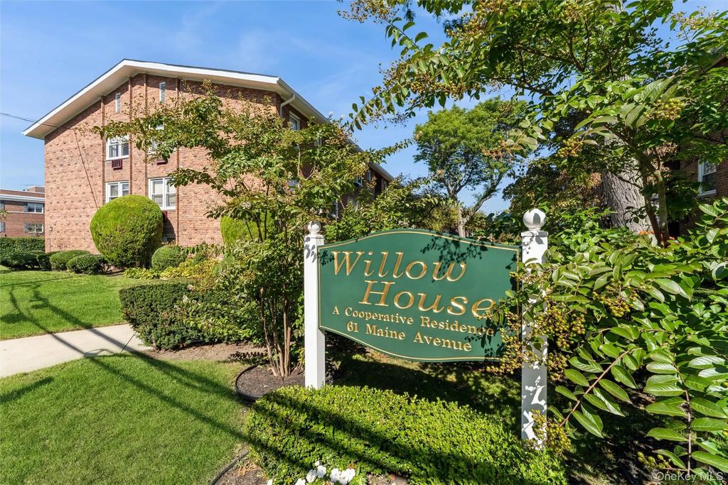 61 Maine Avenue # D14, Rockville Centre