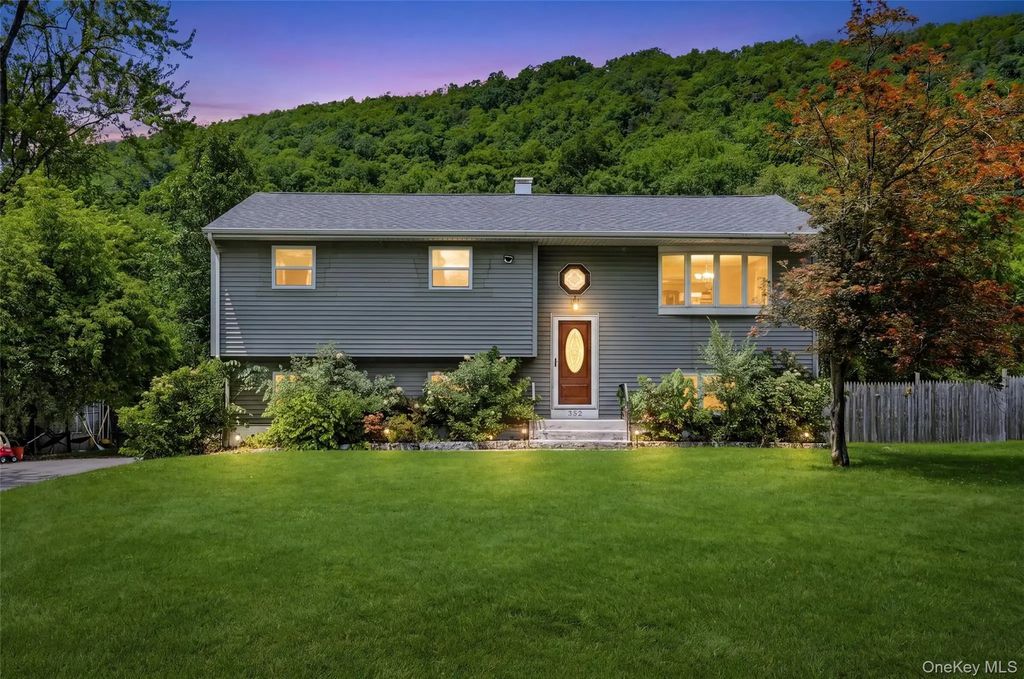 352 Lake Shore Drive, Monroe