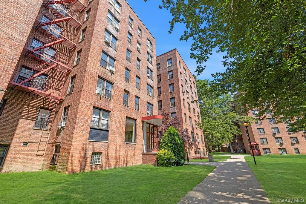 150-11 72nd Road # 6e, Kew Garden Hills