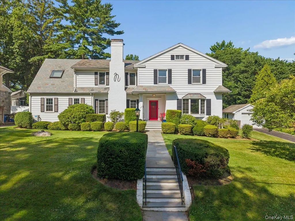 1355 Roosevelt Avenue, Pelham