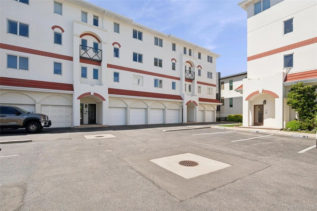 452 Oceanfront # 102, Long Beach