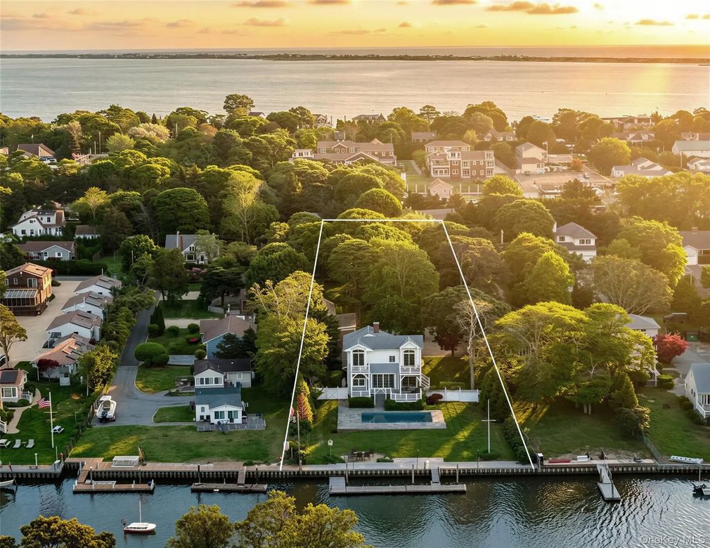 20 Penny Lane, Hampton Bays