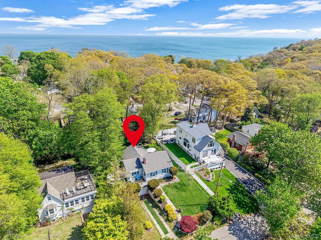 24 Locust Road, Wading River