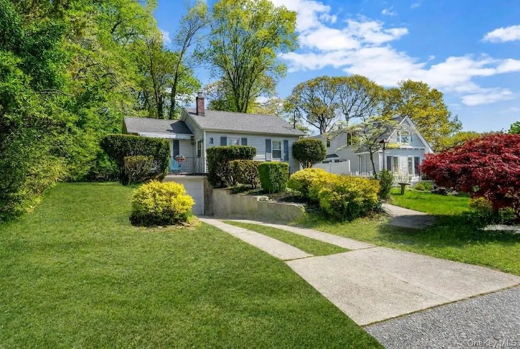24 Locust Road, Wading River