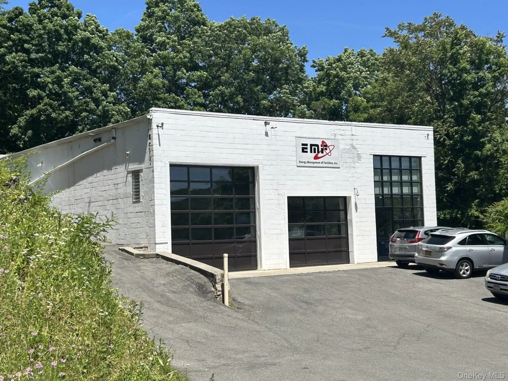 581 N State Road # 6, Briarcliff Manor