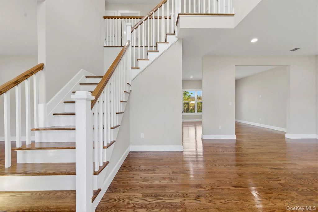 46 Washington Avenue S, Centereach