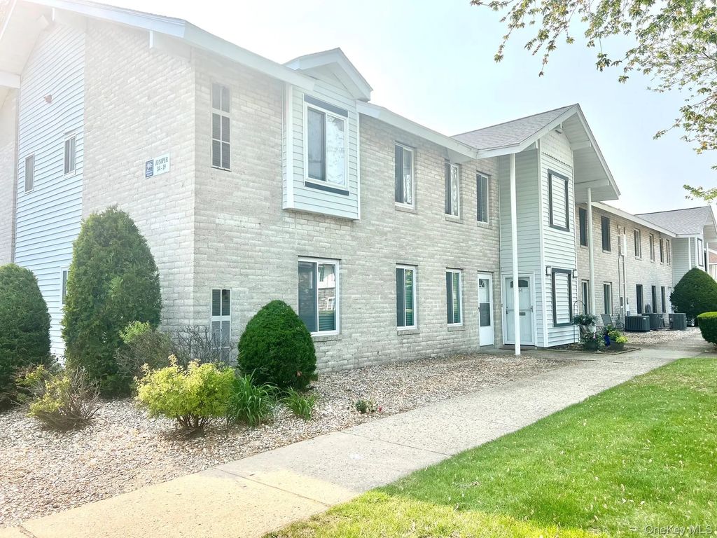 33 Juniper Court # 33, Coram