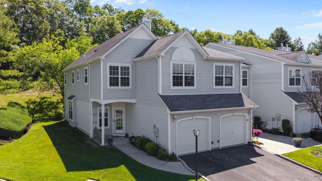 213 Windward Court N, Port Jefferson