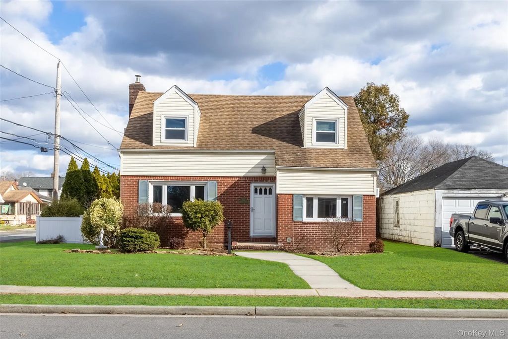 152 Charles Street Floor 1, Lynbrook