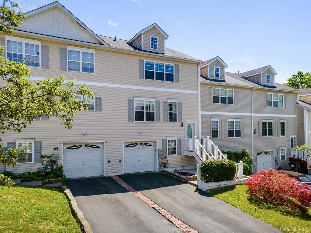 21 Evan Court, Middletown
