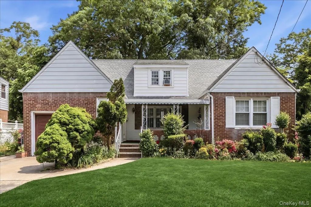 98 Arkansas Drive, Valley Stream