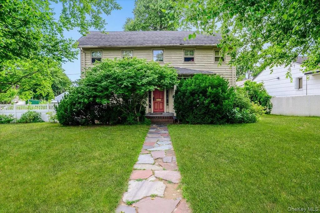 49 Hempstead Avenue, Malverne