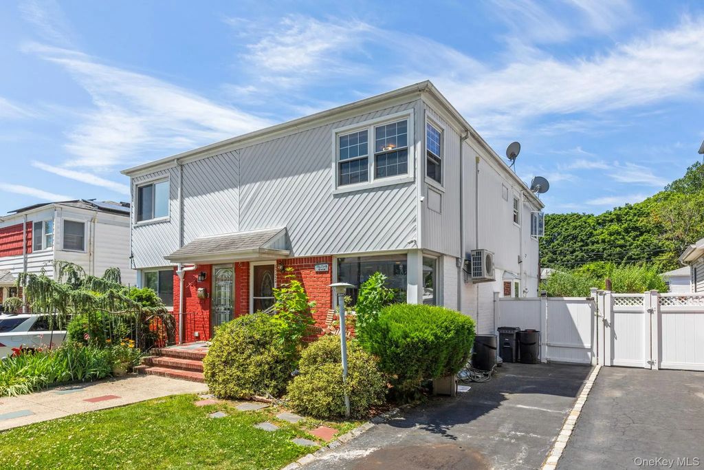 6722 211th Street, Oakland Gardens