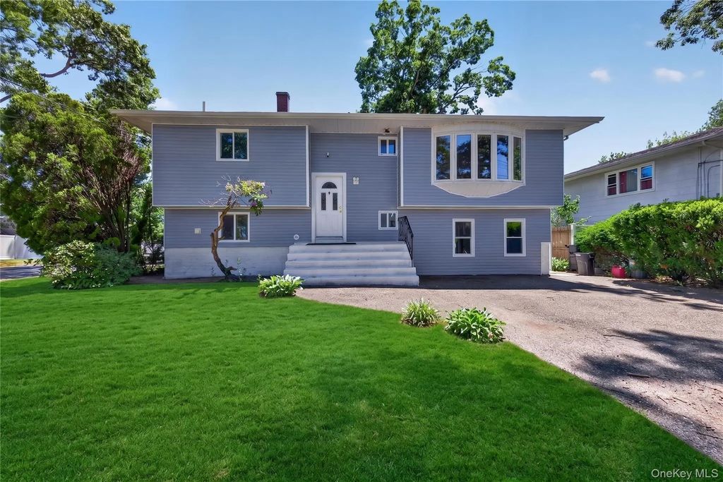 370 Chelsea Avenue, West Babylon