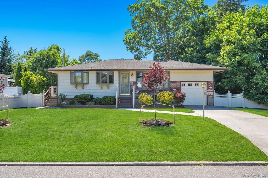 256 W 4th Street, Deer Park