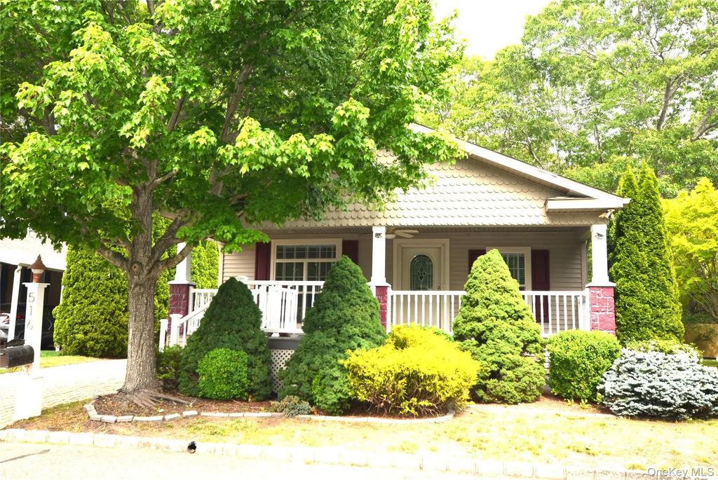 1661 Old Country Road # 516, Riverhead