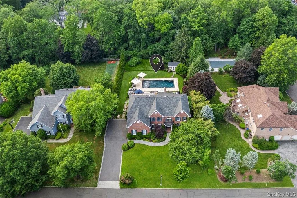 32 Rolling Ridge Road, White Plains