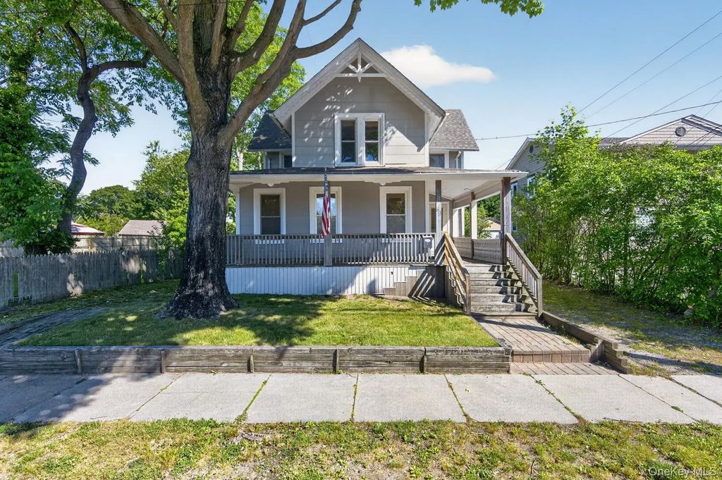 49 Cedar Street, Babylon
