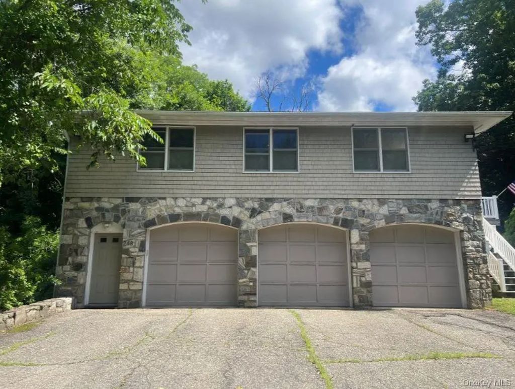 248 W Lake Boulevard, Mahopac