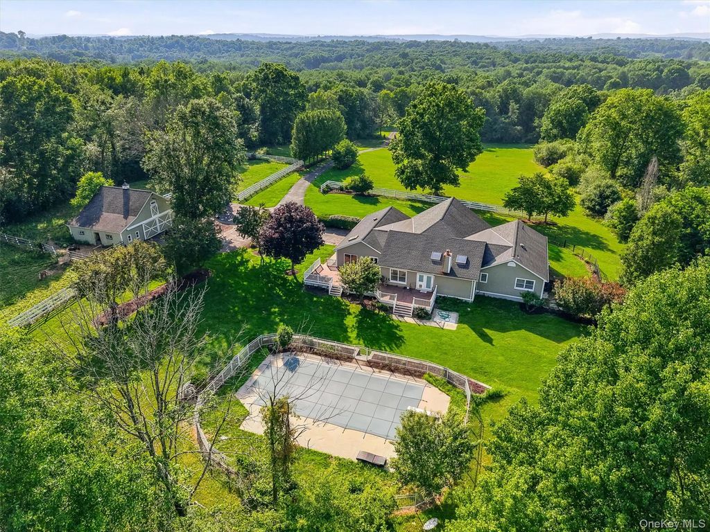 232 Maybrook Road, Campbell Hall