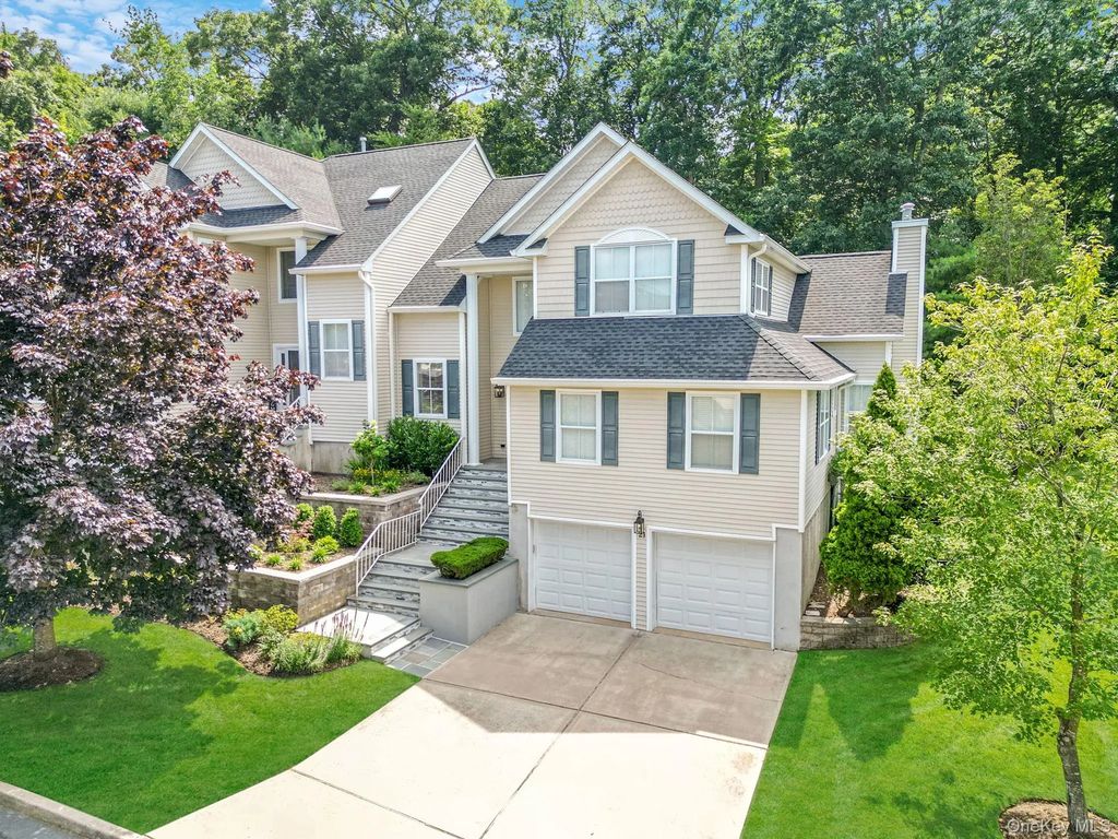 21 Vantage Court, Port Jefferson