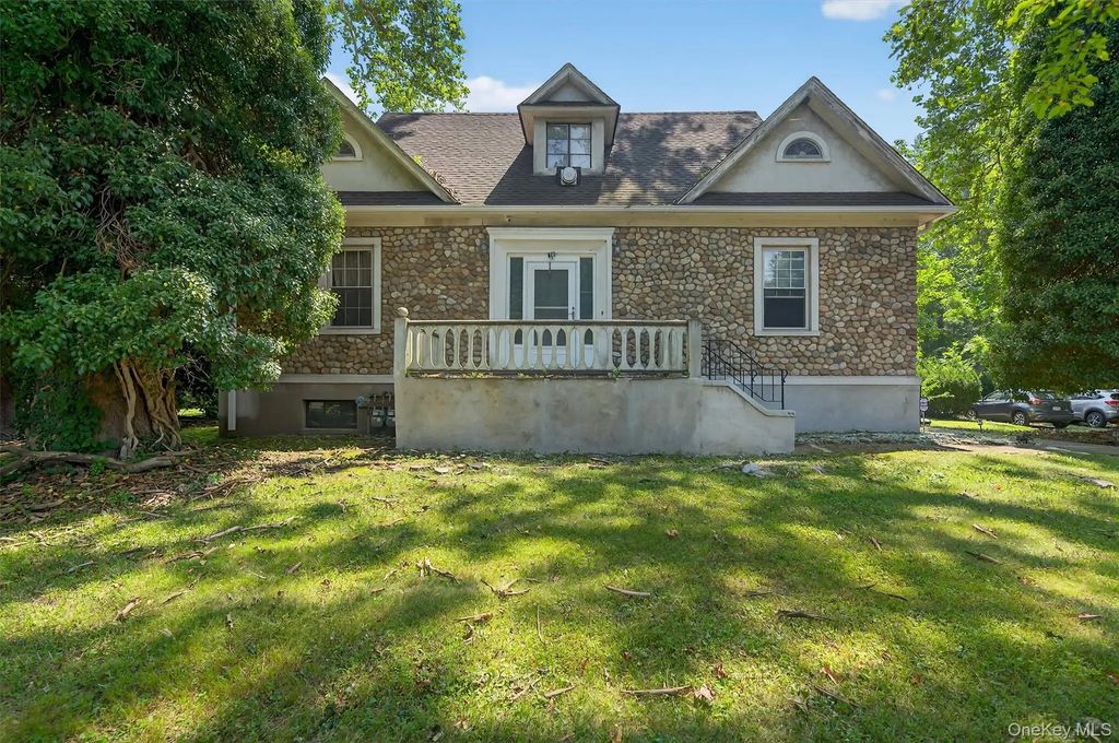 36 Seven Lakes Drive, Sloatsburg