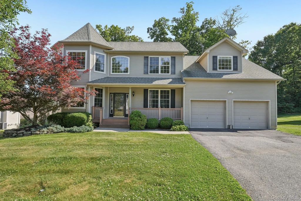 110 Winding Brook Court, New Windsor