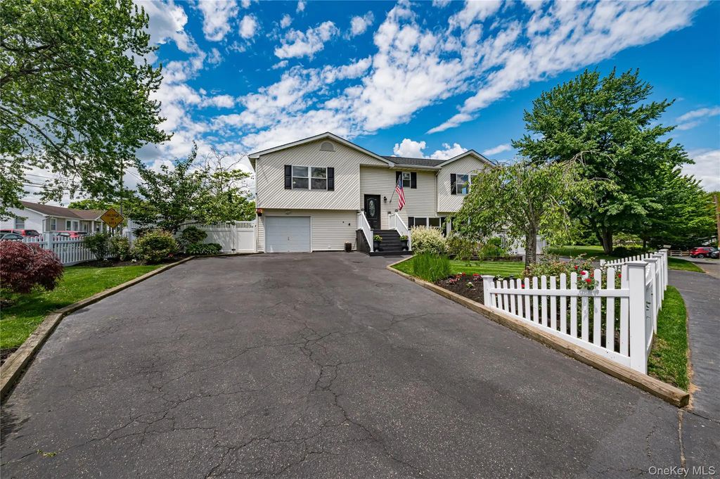 25 W Shore Drive, Patchogue