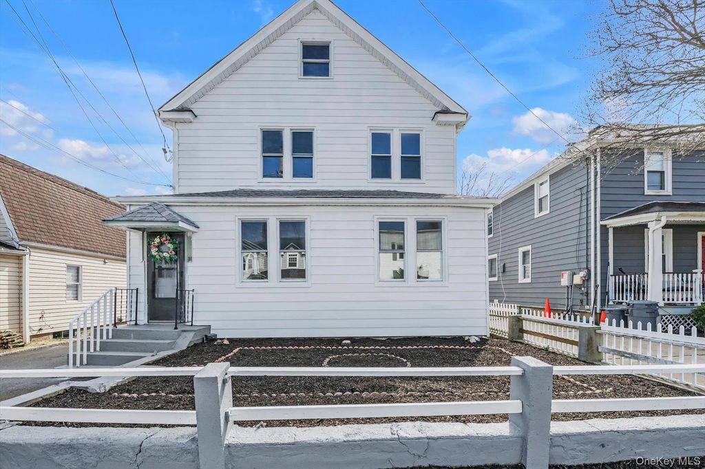 31 Walters Avenue, Syosset