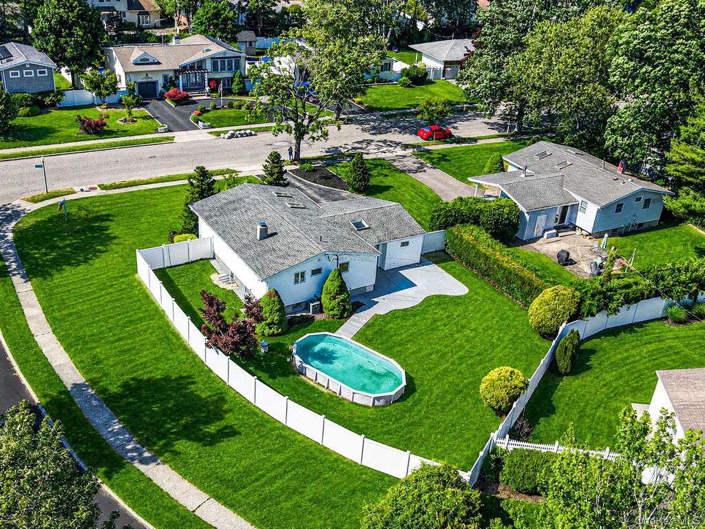12 Sandalwood Drive, Smithtown