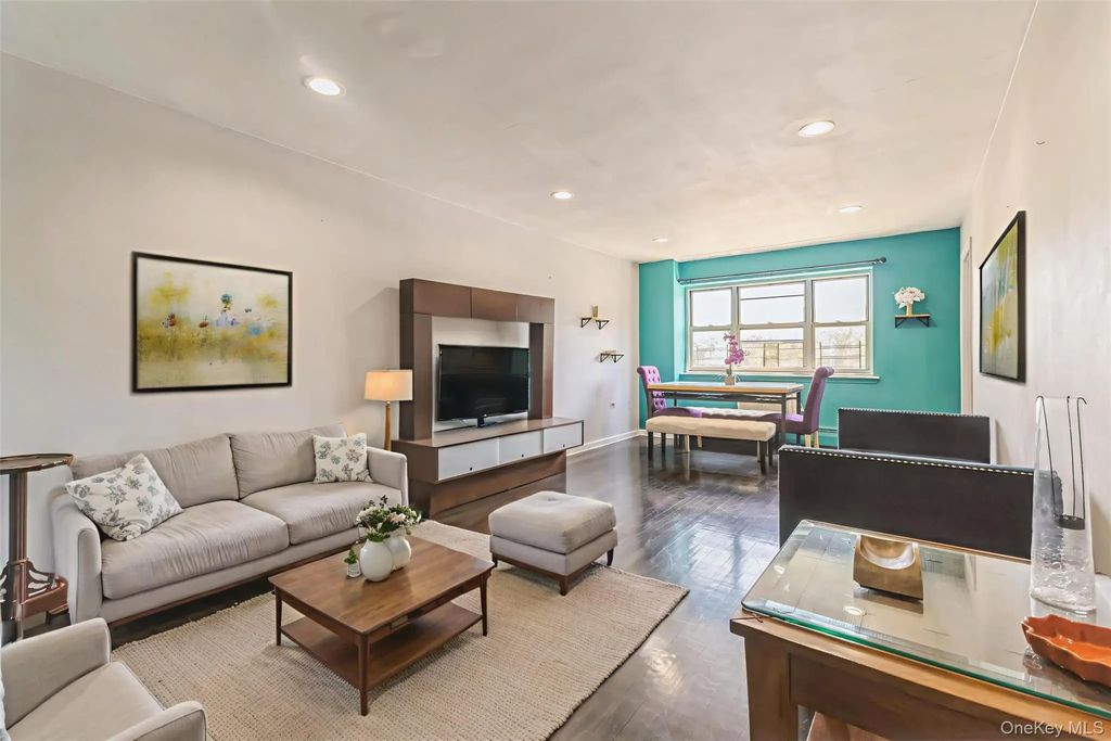 99-10 60th Avenue # 2g, Corona