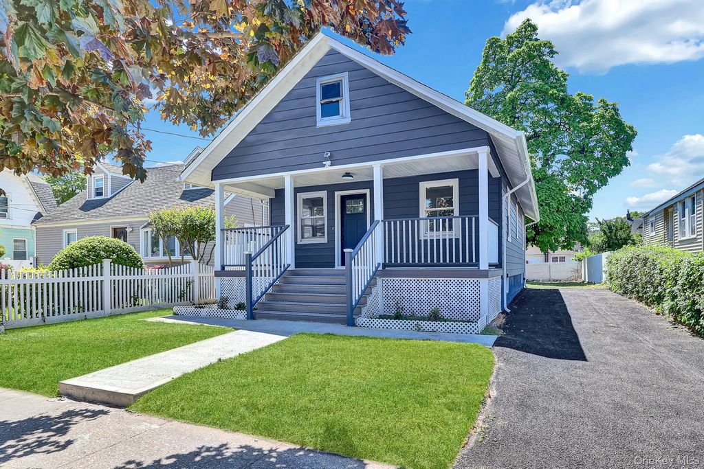20 Lillian Avenue, Freeport