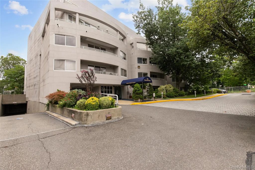 100 Cuttermill Road # 4v, Great Neck