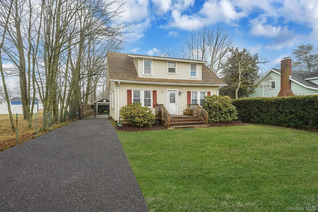 14 Tuttle Avenue, Eastport