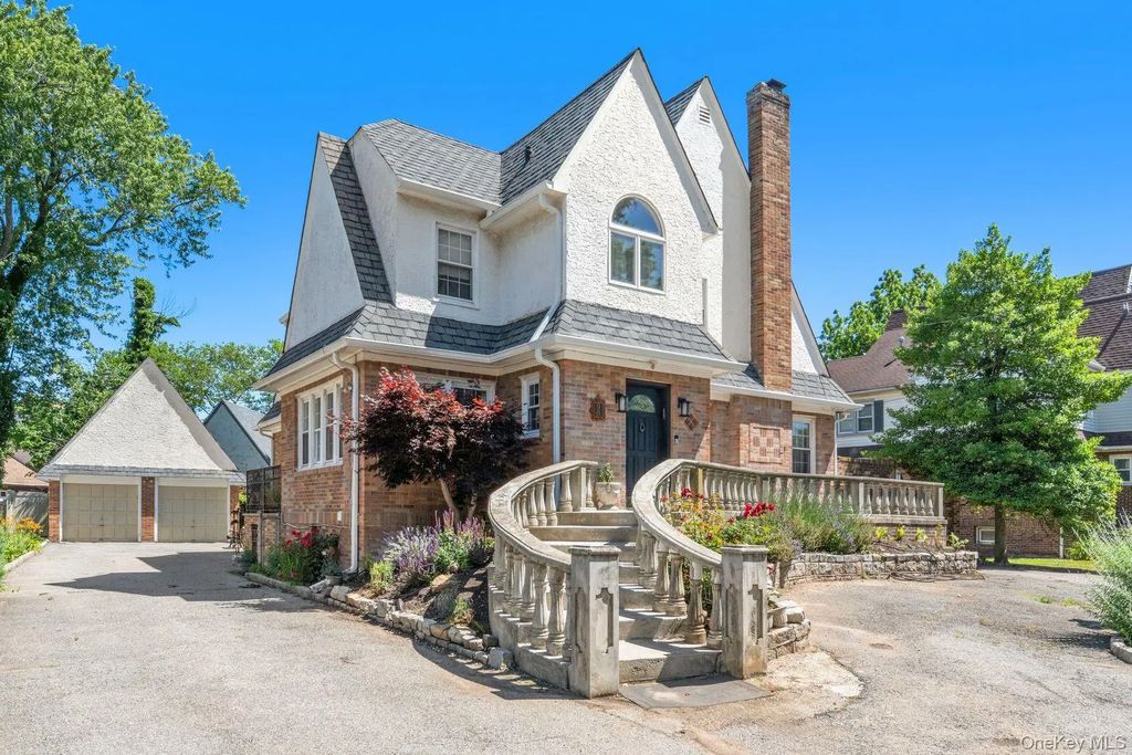 98 Washington Avenue S, Lawrence