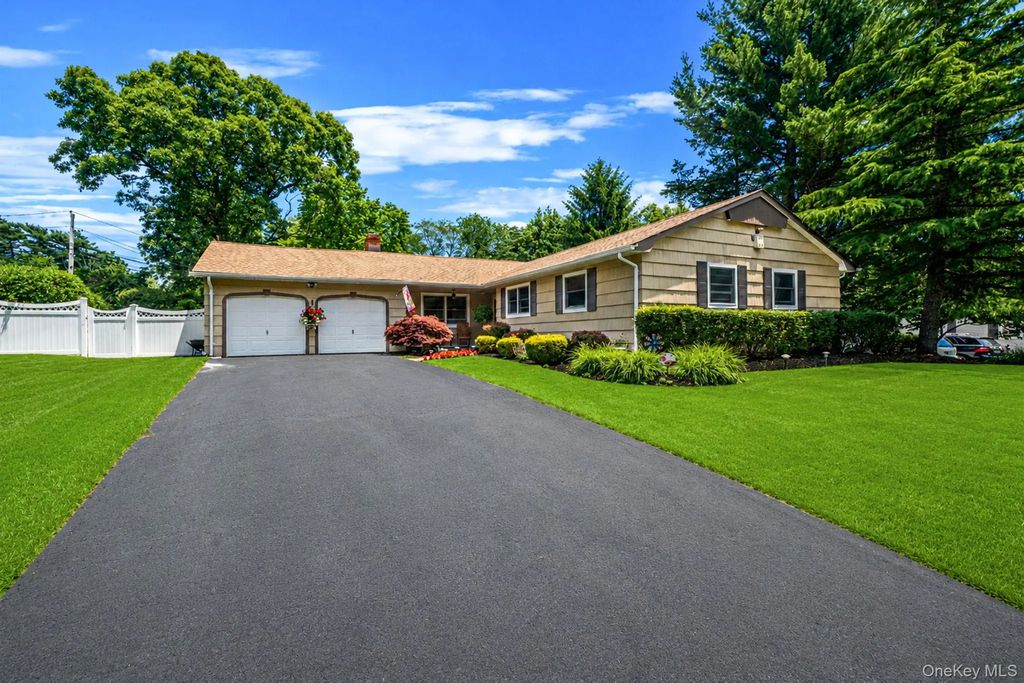7 Carrie Court, Smithtown