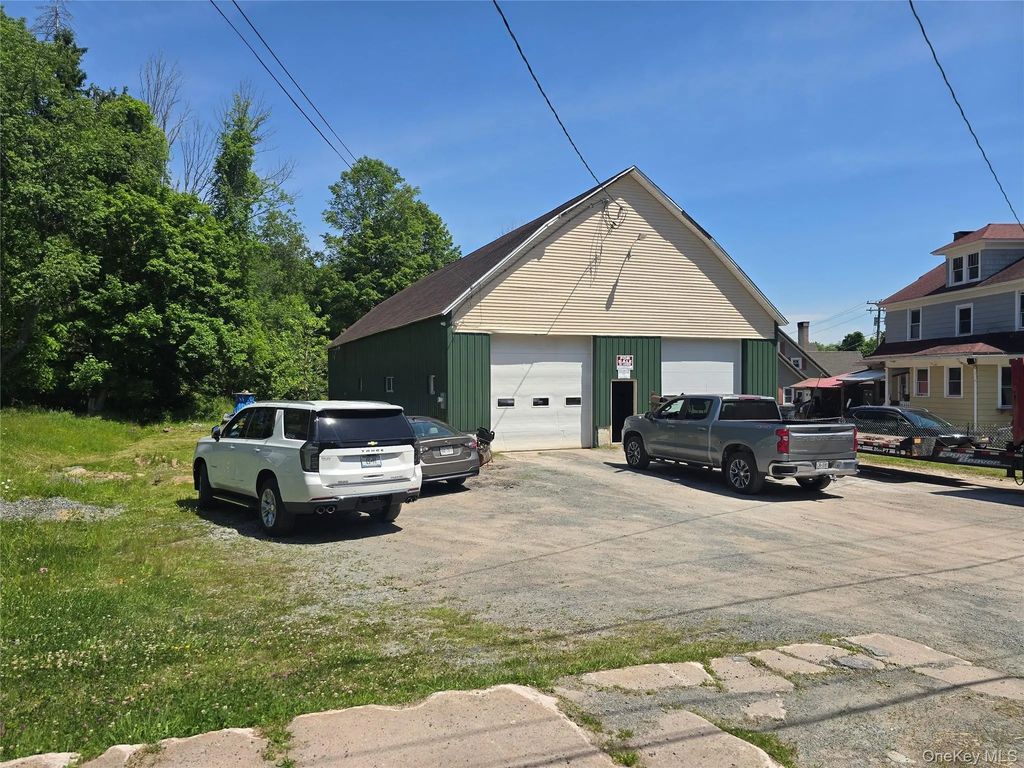 209 Sprague Avenue, Liberty