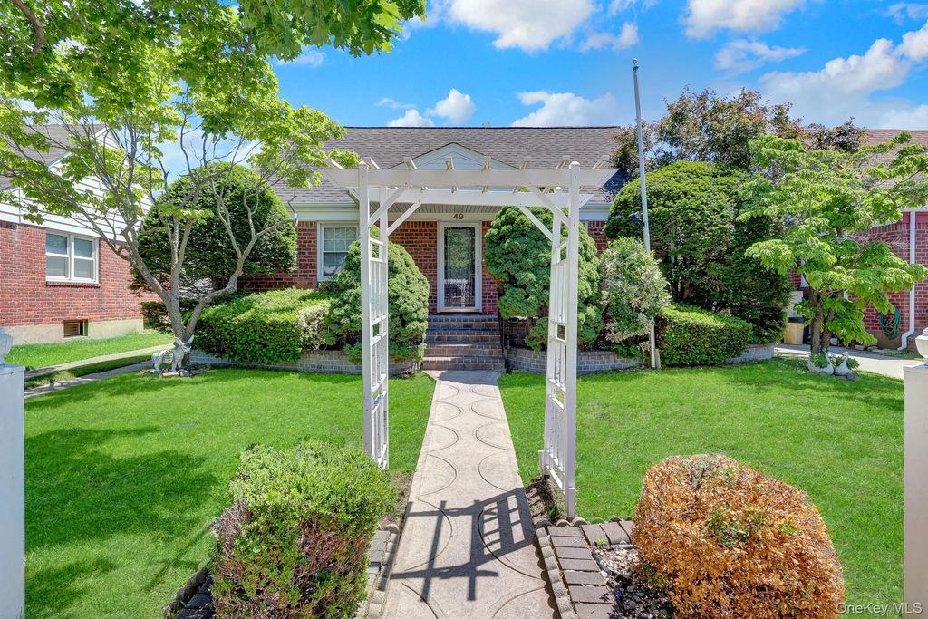 49 Mcalester Avenue, Hicksville