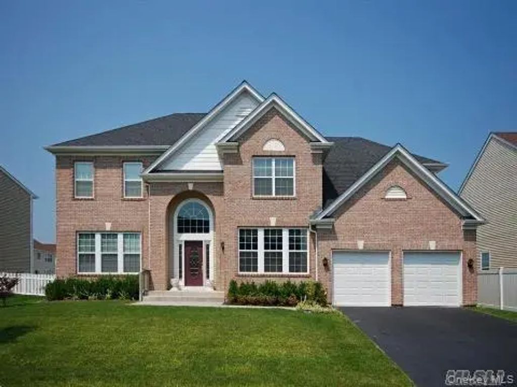 26 Woodstork Drive, Mount Sinai